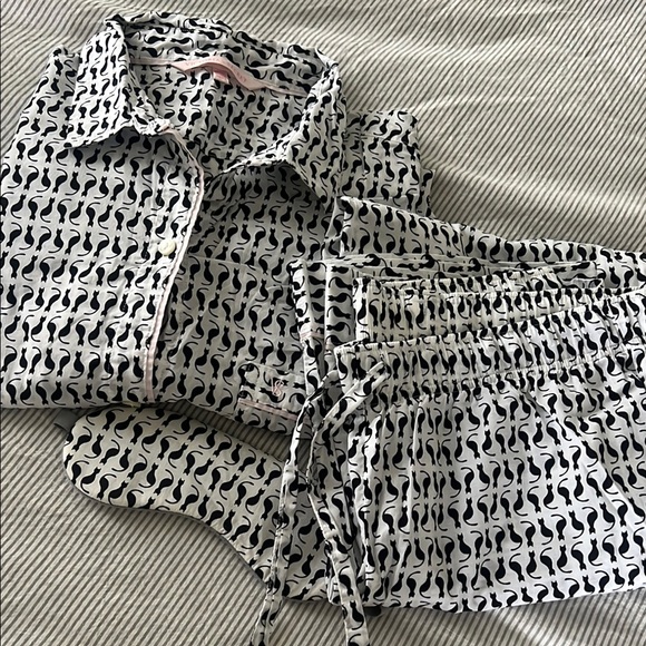 Black and White Patterned Pajama Set with Eye Mask - Picture 3 of 3